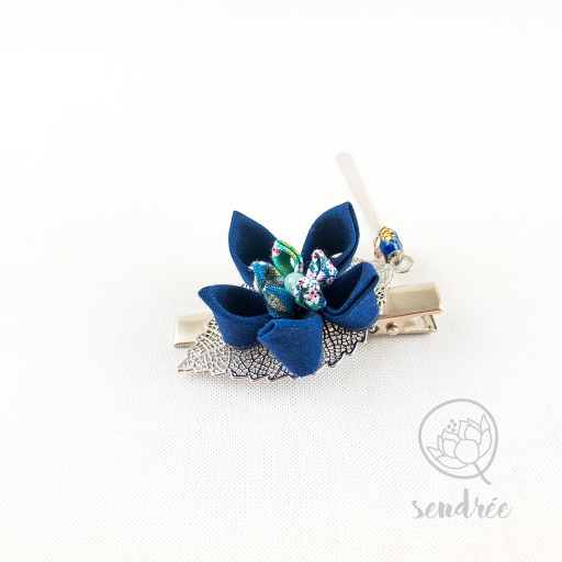 Pince croco fleur royal blue sendrée tsumami zaiku