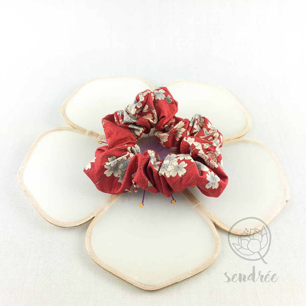 Chouchou sakura rouge sendrée tissu japonais