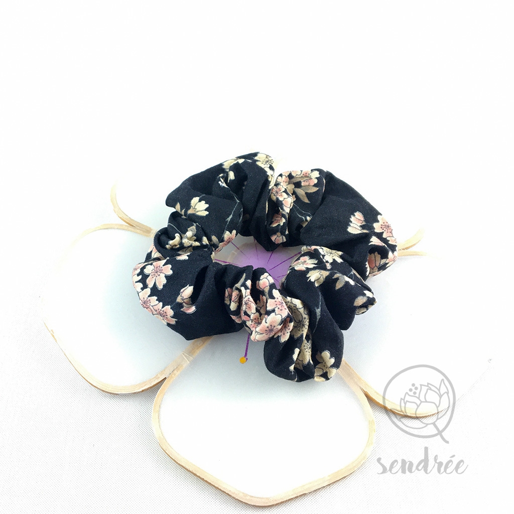 Chouchou sakura noir sendrée tissu japonais