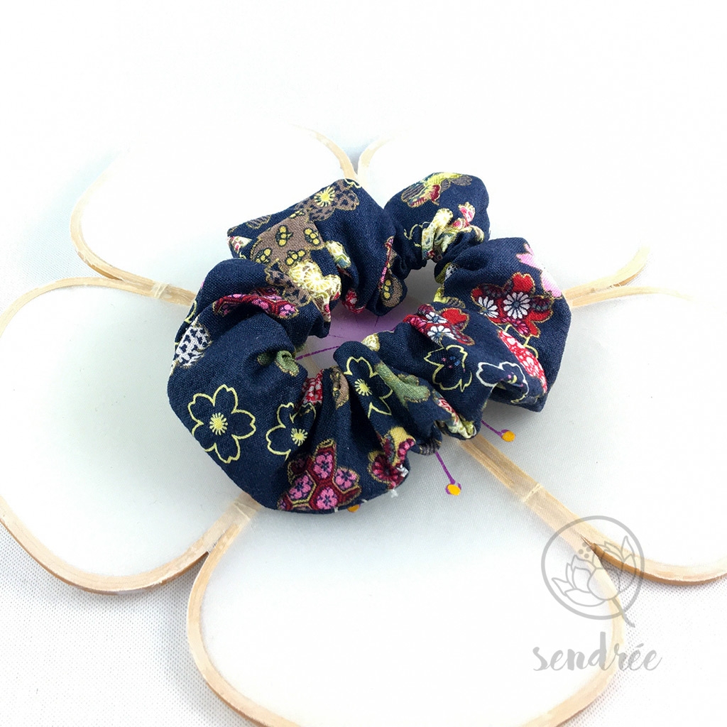 Chouchou sakura bleu sendrée tissu japonais